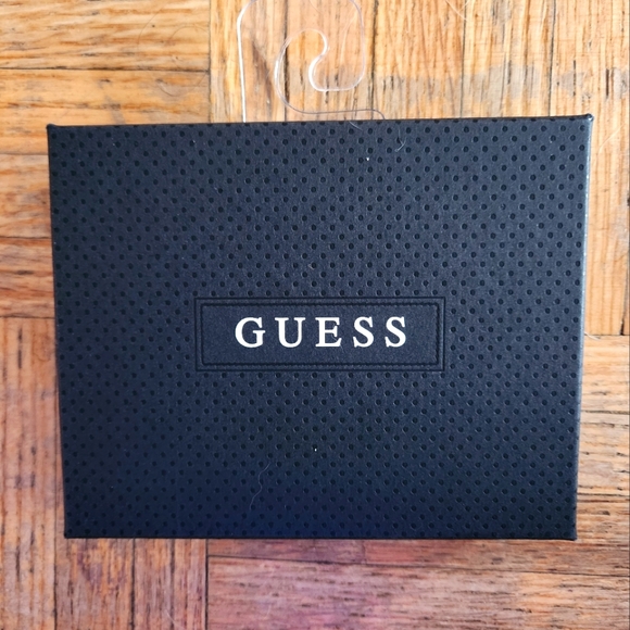 GUESS Los Angeles Men's Bifold Triangle Logo Leather Wallet Black - Picture 2 of 3